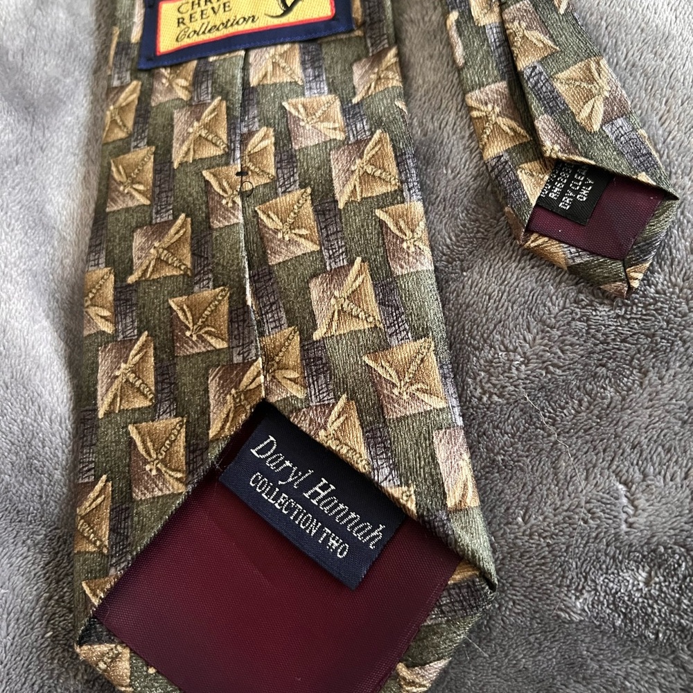 Christopher Reeve Men Silk
Tie - Picture 3 of 3